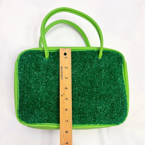 Archie McPhee Turf Purse with grass and daisy design - Picture 5 of 7